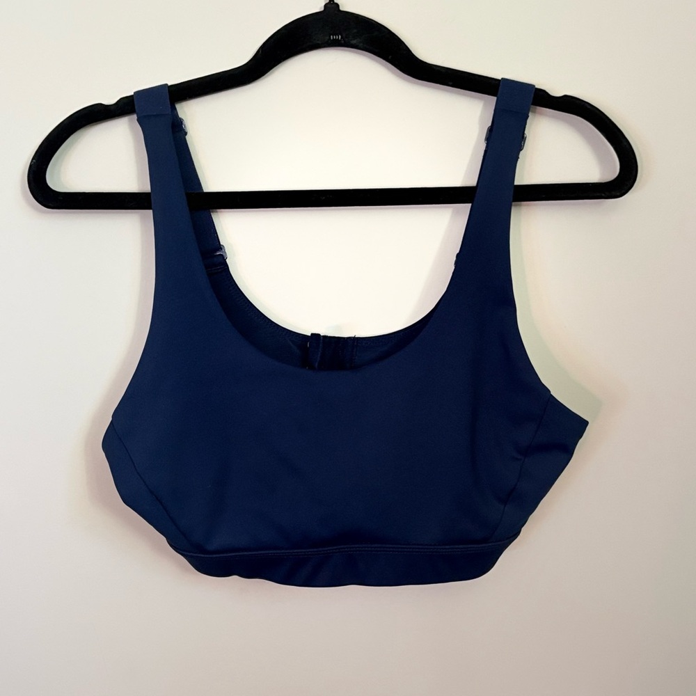 Lolë Navy Blue Sports Bra – Size Medium - Picture 2 of 7